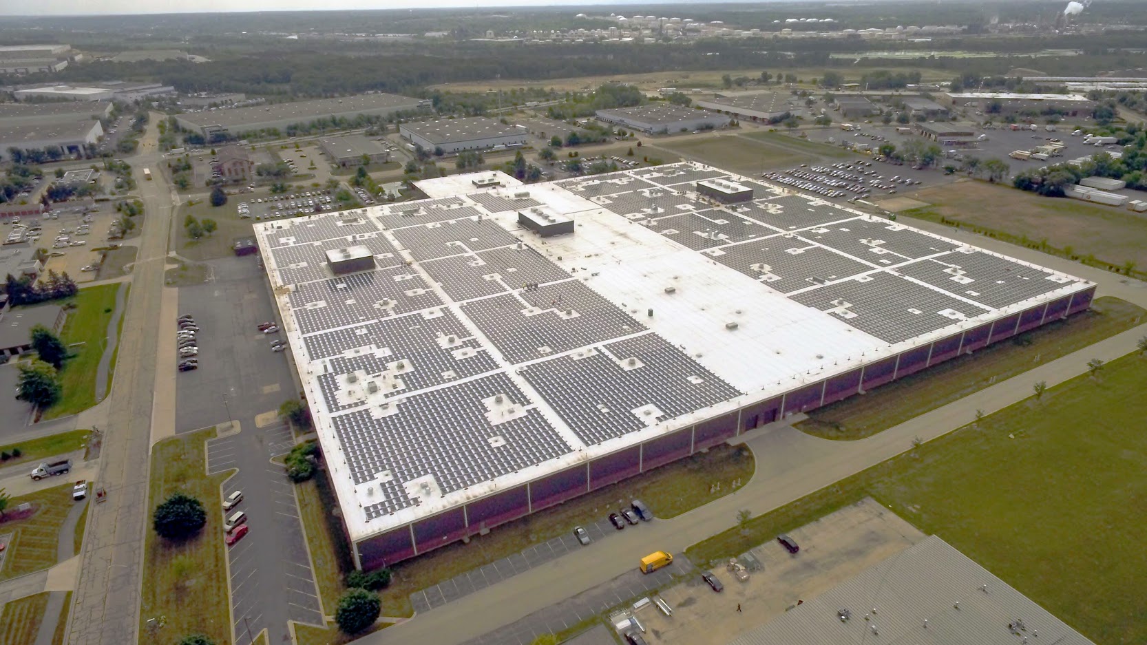 MAGID Glove & Safety starts Illinois’ largest rooftop solar system and adds 2 MW of IG managed storage system